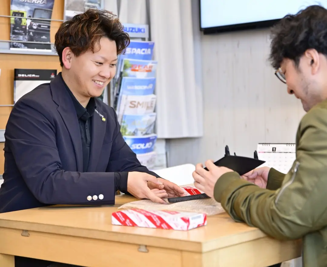 商談中のスタッフとお客様